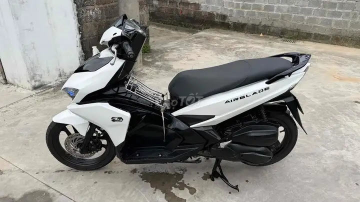 Honda Air Blade 2016 белый черный