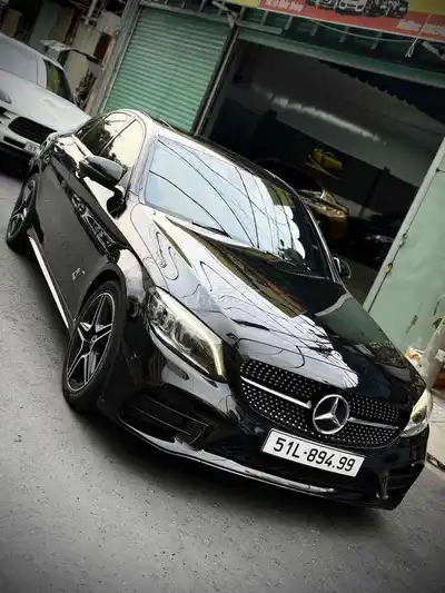 Mercedes-Benz C300 AMG 2020, черный
