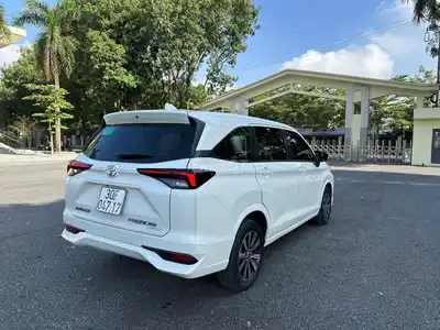 Toyota Avanza Premio 1.5L, 7 мест, белый, 80 000 км