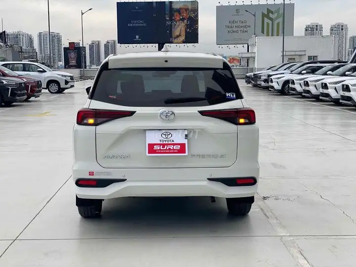 Toyota Avanza Premio 2024 1.5 CVT Белый