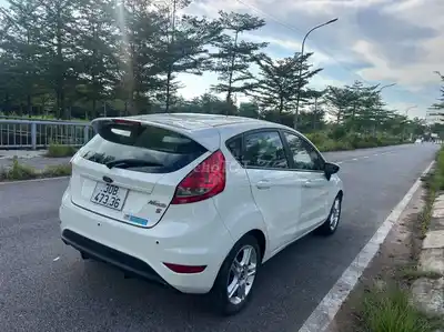 Ford Fiesta, белый, автомат, 5 мест
