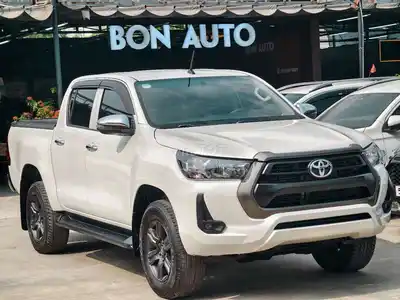 Toyota Hilux 2021 белый, автомат