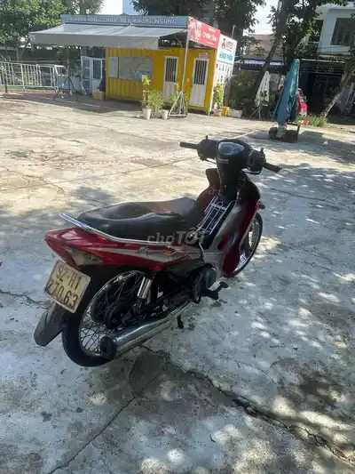 SYM Elegant 100 красный