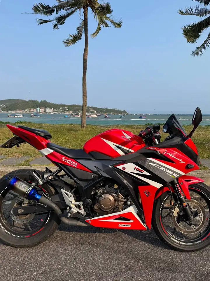 HONDA CBR150R 2018