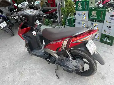 Yamaha Luvias красный скутер
