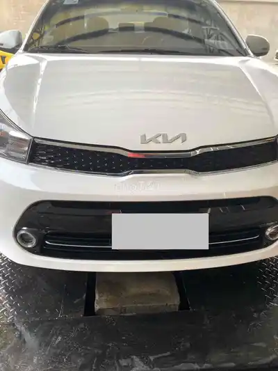 Kia Soluto 1.4 MT 2022, новый логотип