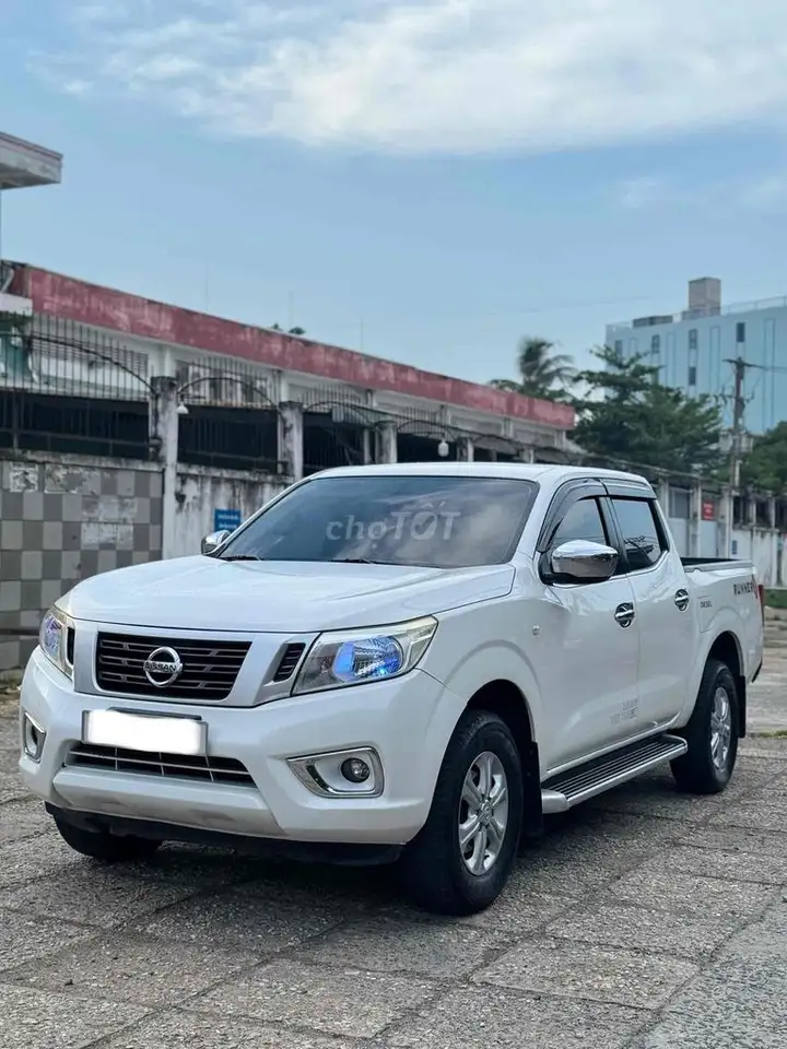 Nissan Navara 2017, белый, дизель, хошиминские номера