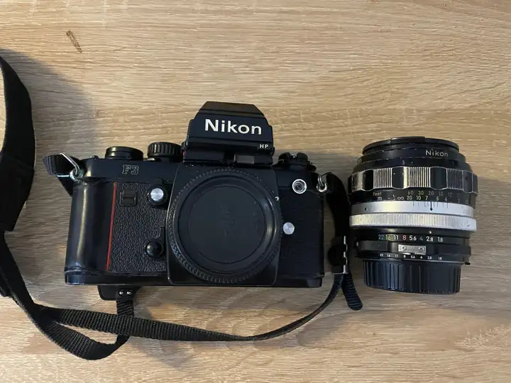Nikon F3 с объективом Nikkor-H Auto 85mm f/1.8