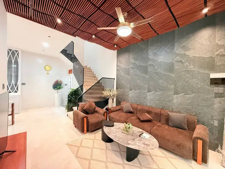 Дом 3 этажа 3 спальни 85 м², Hoa Khanh