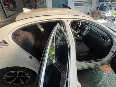 VinFast Lux A2.0 2022 Plus 16800 км, белый