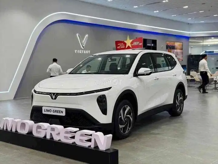 VinFast LIMO GREEN Белый (Авто в наличии, быстрая выдача)