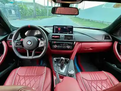 BMW 320i 5 мест розового цвета