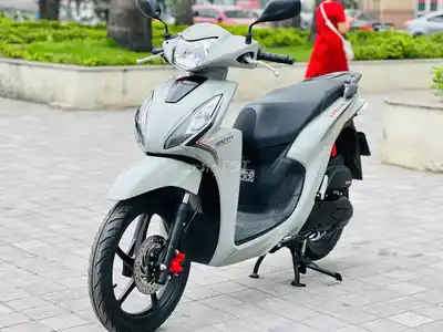 Скутер Honda Vision серый, свежий год, от собственника
