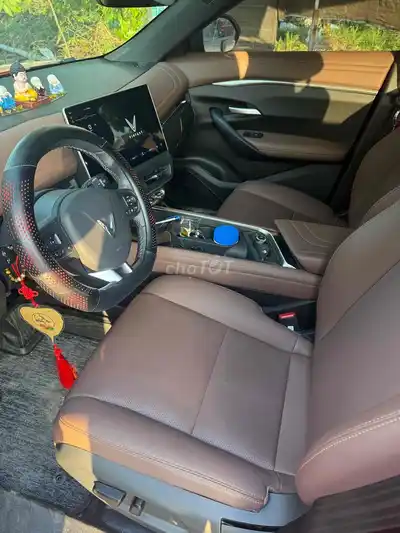 VinFast VF7 Plus полный привод 2025 Красный 14 000 км