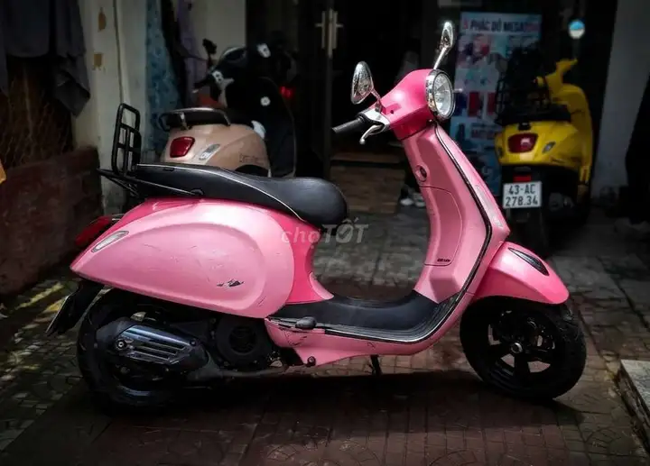 Скутер Piaggio Vespa 125cc, розовый, импорт