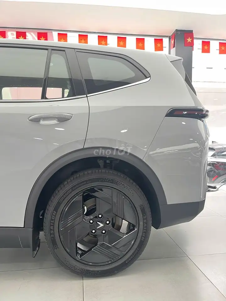 MPV7: Скидка 37,5 млн донгов, камера 360° в подарок