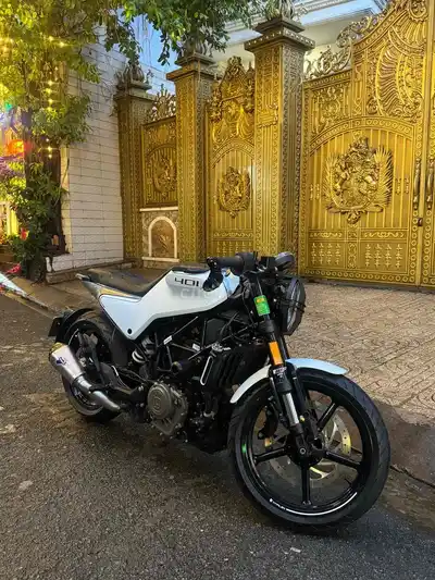 Husqvarna Vitpilen 401 4600 км, белый