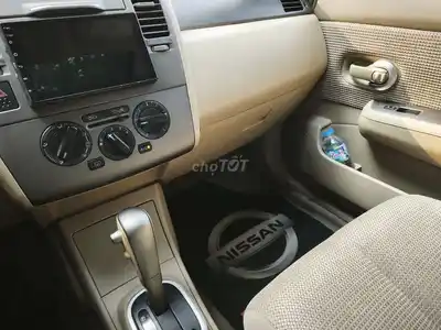 Nissan Tiida Hatchback 2010 Автомат Серебристый 88.799 км