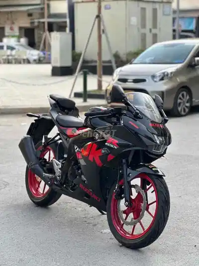 Suzuki GSX 150R 2020 черно-красный