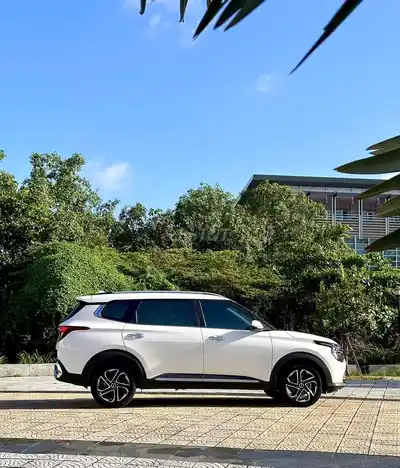 Kia Carens 1.5G Luxury 2023, 1 владелец, обслужен у дилера