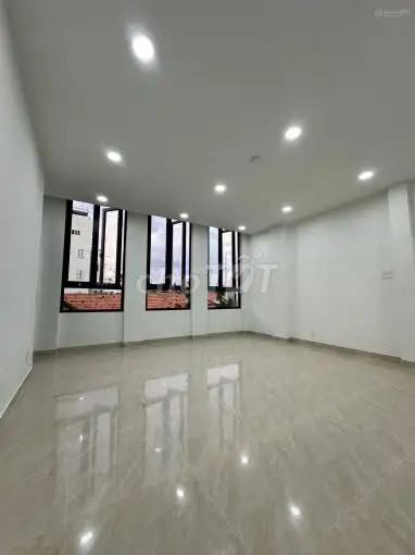 Аренда дома на улице Тхань Дьен, Ле Тронг Тань. 45 м². Офис, СПА, склад