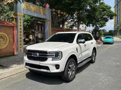 Ford Everest Titanium 2023 4x2 27000 км Белый