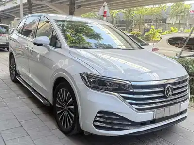 Toyota Viloran Luxury 2024 Белый 9 тыс. км (Хадонг)