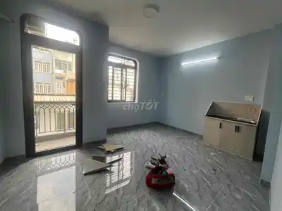 Совершенно новые апартаменты с балконом, пересечение Au Co и Lac Long Quan
