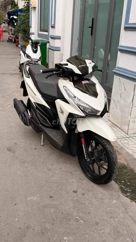Honda Vario 125 2018 белый с красивым хошиминским номером