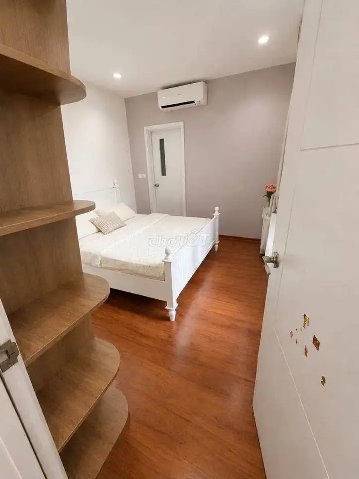3-комн. квартира Valencia Việt Hưng, полная меблировка