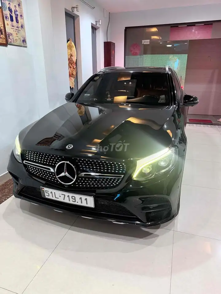 Mercedes-Benz GLC 300 2018, 68 000 км, черный
