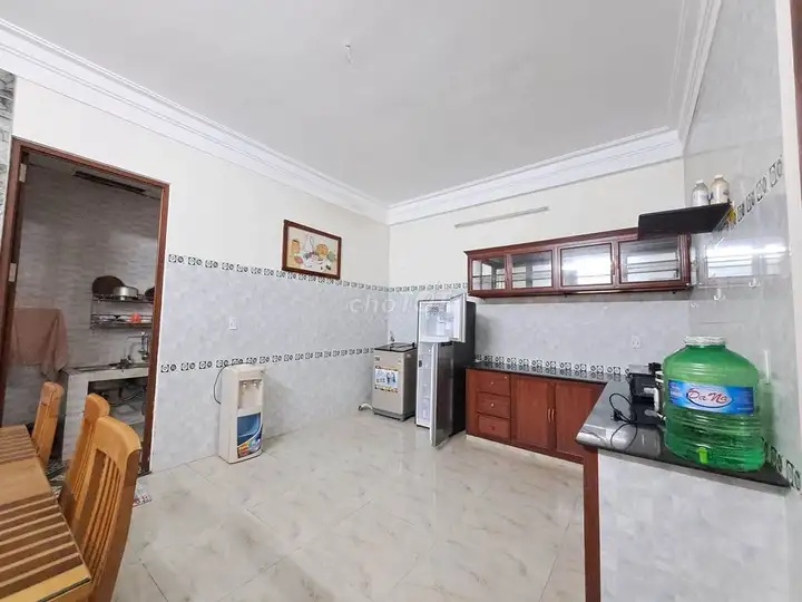 Дом 2 этажа, 3 спальни, 3 санузла, район Мы Ан