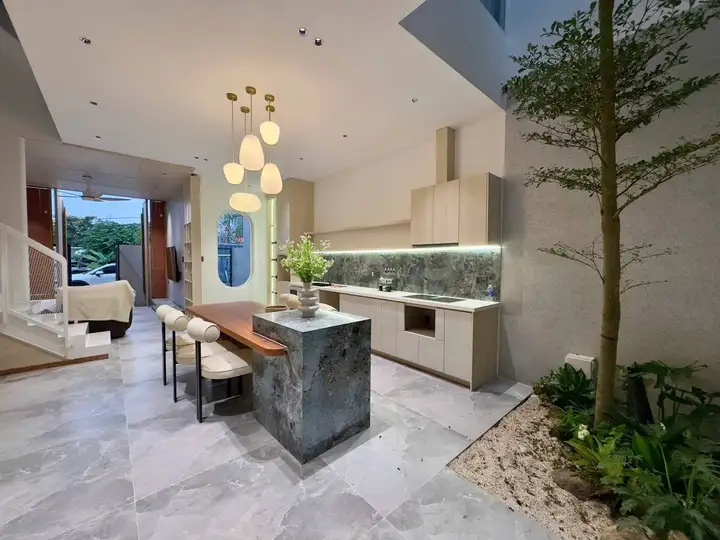 Аренда дома 4 этажа, 4 спальни, 75 м², Ngu Hanh Son