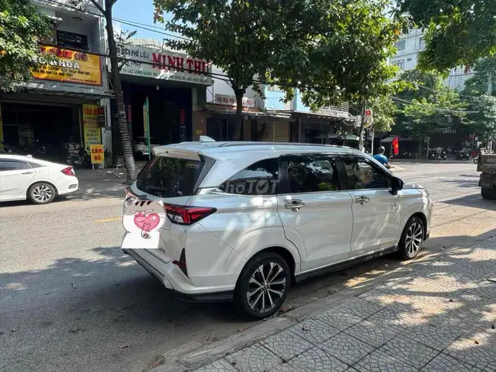 Toyota Veloz Cross 2022 Белый 7 мест
