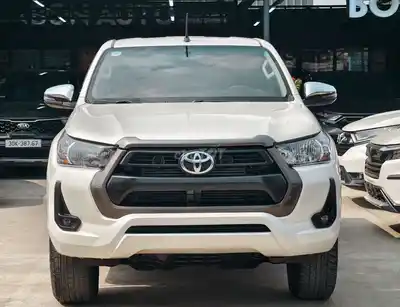 Toyota Hilux 2021 белый, автомат