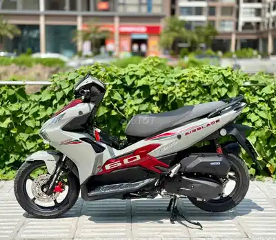 Honda Air Blade 160 2025, серо-красный