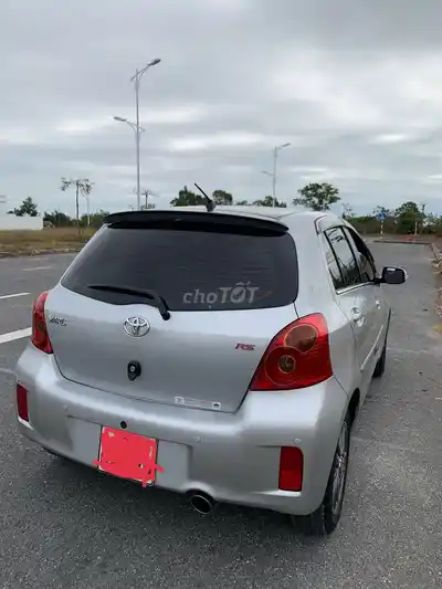 Toyota Yaris RS, 90 тыс. км, серебристый