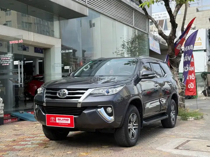 7 мест, бензиновый двигатель - FORTUNER 2.7V AT 2017 - ЦЕНА ДОГОВОРНАЯ