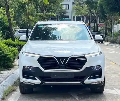 VinFast Lux SA Plus 2022 белый 60000 км