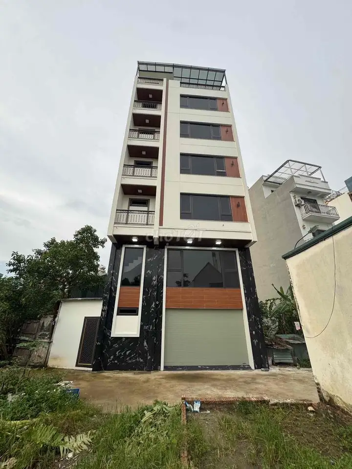 Готовый дом в Cự Khối - Long Biên, 7 этажей, лифт, машина у ворот