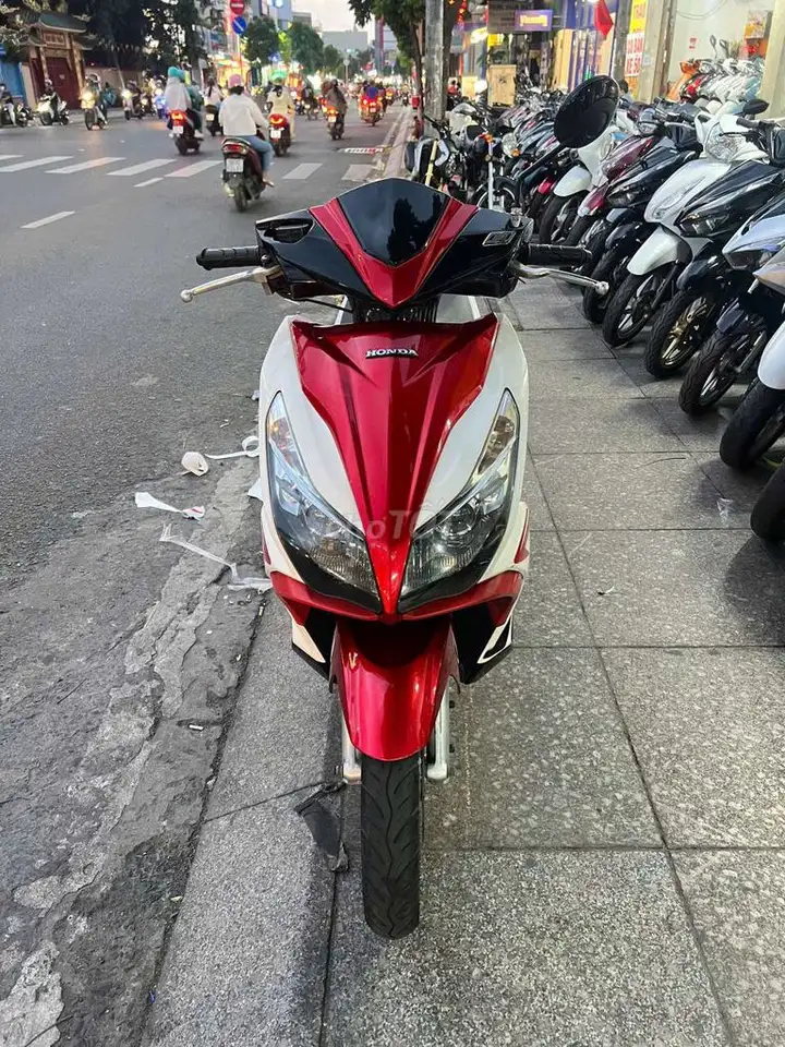 Honda Air Blade 2014 красно-белый