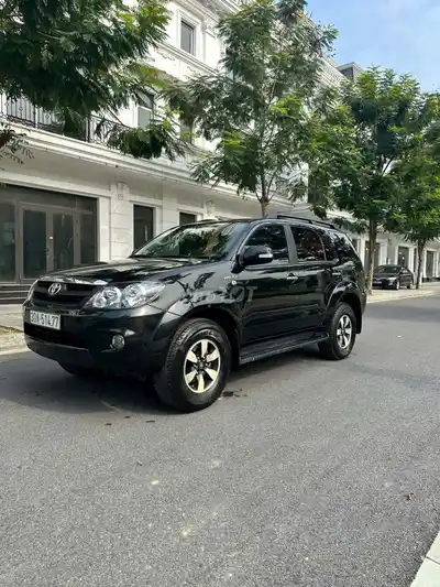 Toyota Fortuner бензин автомат чёрный 7 мест