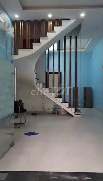 Cho thuê nhà 40m2 x 5 tầng, ô tô vào cửa, Ba Đình