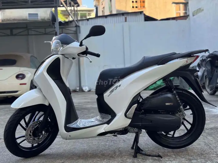 SH 150 белый, отличное состояние, 2 зеркала, 2 ключа