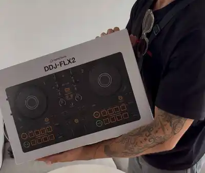 AlphaTheta DDJ-FLX2