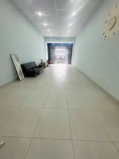 Дом 4 х 19, 1 этаж, 3 спальни, 2 туалета, Chien Luoc, за больницей Binh Tan