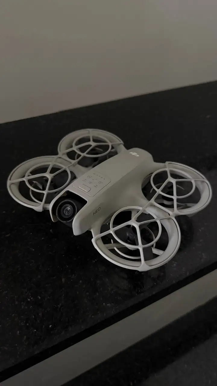 Дрон DJI NEO
