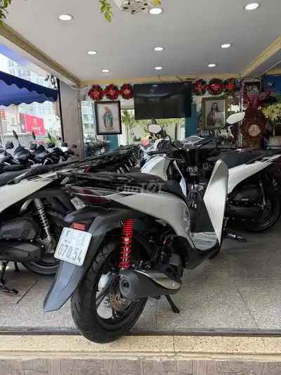 Honda SH 160i ABS 2023 Серый Порше с номерами Хошимина от собственника