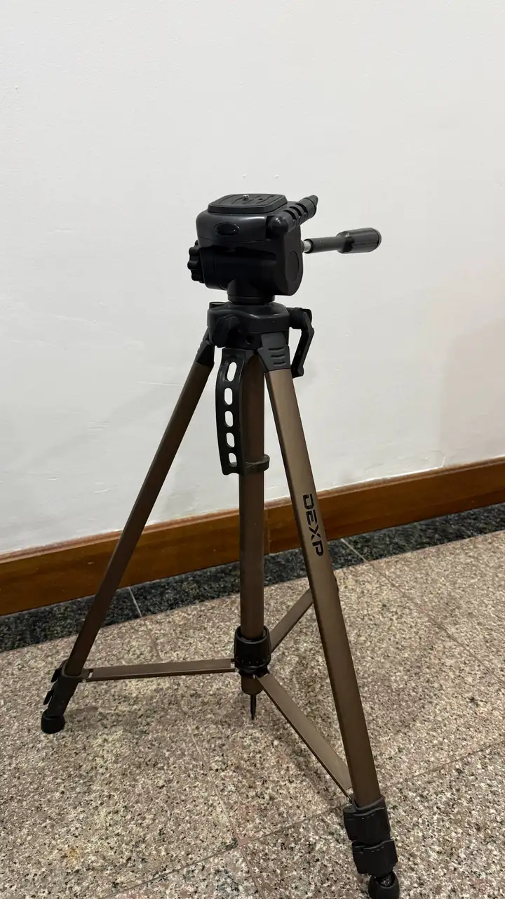 Штатив dexp, шуруповерт Makita, кейс для GoPro, доска с маркерами