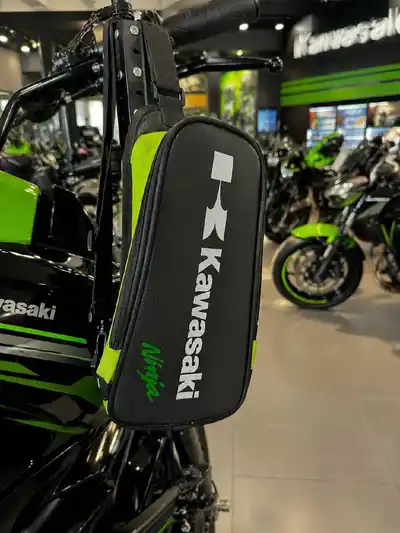 Сумочка Kawasaki, сигнальный конус, крем Bioderma, локер-замок, перчатки Pro Bike, шлем Asia, таблетки Ципрофлоксацин, графин Inochi, чайные ложечки